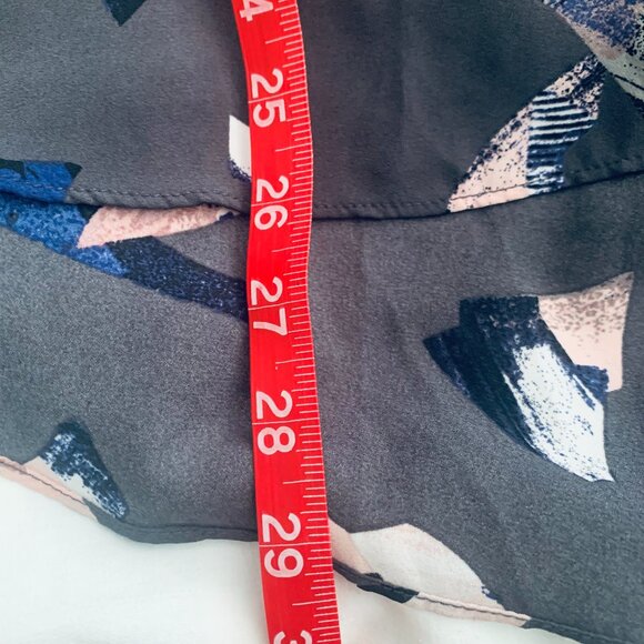 Reitmans Grey Blouse modern pattern Size XL - Picture 7 of 7